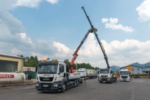 Truck with loading crane